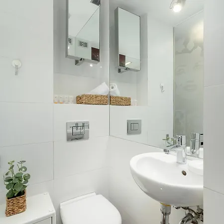 아파트 Katowicka Comfy Next To Spodek By Renters 카토비체